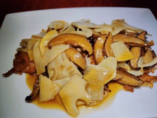 54 Anatra con bambù e funghi