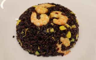 258. Riso venere saltato con verdure e gamberi