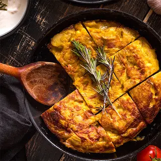 Tortilla De Patatas Con Gulas Y Langostinos para 4-5 personas