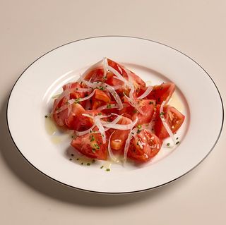 Ensalada de tomate y cebolleta
