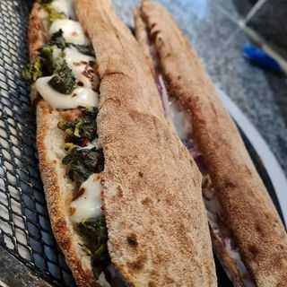 Panuozzo salsiccia e friarielli