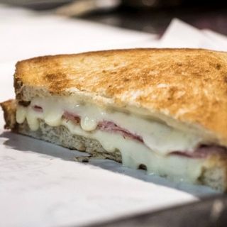 Tramezzino prosciutto cotto e formaggio edamer