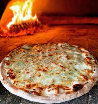 Pizza Quattro Formaggi  mica