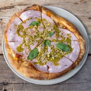 Pizza Mortadela Y Pistachón