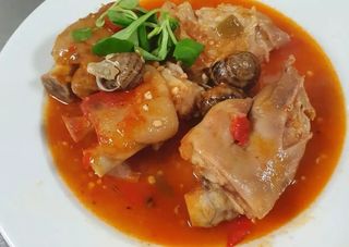 Pies De Cerdo Con Caracoles