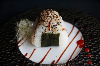 61 Onigiri Sake (1 Pza.)