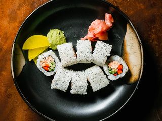 Урамаки пикантна сьомга (180гр.)