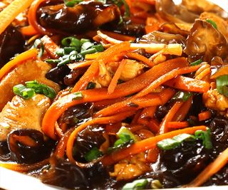 Pui cu ciuperci urechi de lemn 