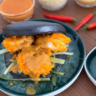 Pan Bao Al Vapor Con Curry Amarillo Y Langostino