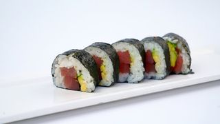 32. Maguro futomaki