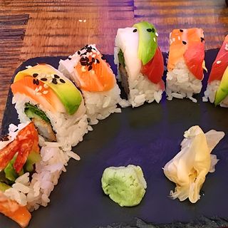 Uramaki rainbow (8 uds.)
