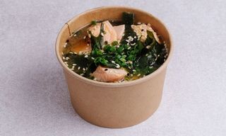 Zupka miso z łososiem