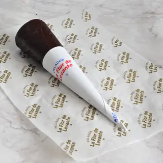Cono Chocolate Negro Vacío