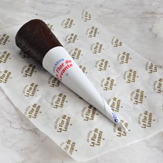 Cono Chocolate Negro Vacío