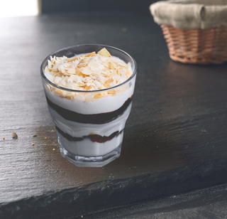 იოგურტი ნუშით და კარამელით