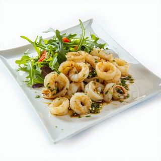 Calamares Con Ensalada