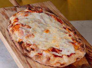 Pinsa 4 Formaggi (20 Cm. A 30 Cm. Aprox.)