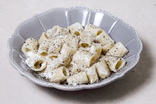 mezze maniche cacio e pepe
