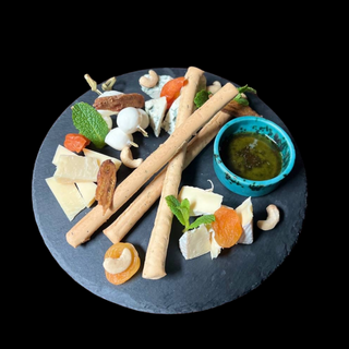 Плато сирів з трюфельним медом