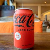 Coca-Cola, lata 0.33l.