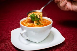 Pomidorowa z makaronem