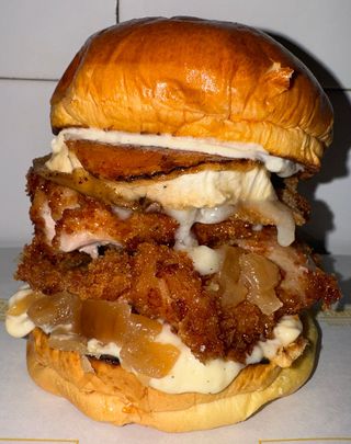 Burger Cabrona + Patatas Fritas 