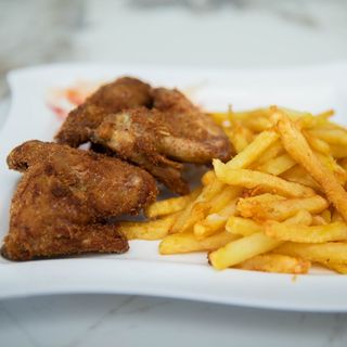 Chicken Wings With Chips