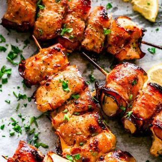 Пилешки шишчета увити в бекон (250г)