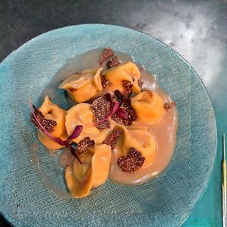 Raviolis Rellenos De Queso Con Trufa Negra Fresca