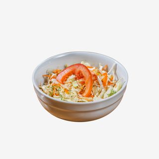 Salată de varză albă cu roșii