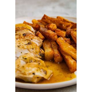 Sizzling chicken with rice or chips