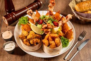 Platou cald cu fructe de mare