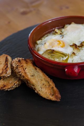 Huevos Con Alcachofas