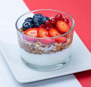 Iogurte, Granola, Banana e Mel