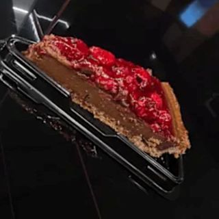 Тарт с малини и шоколад