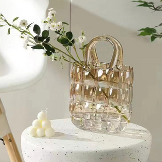 Wazon szklany w kształcie torebki czarny