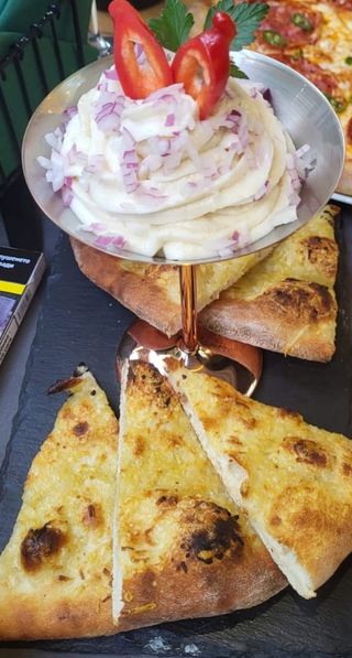 Salata de icre cu ceapa rosie