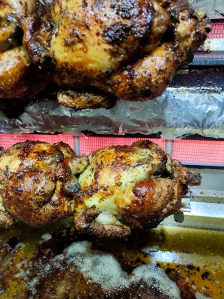 2 Pollo A L'Ast Entero Con Arroz Y Ensalada Verde