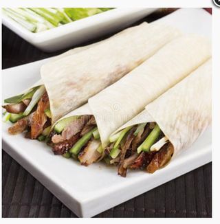 202. Pato laqueado con crepes (12 uds.)