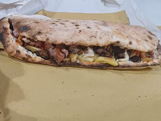 Saltimbocca - Würstel, patatine e mozzarella