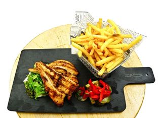 Meniu: piept pui+cartofi+salata+chifla