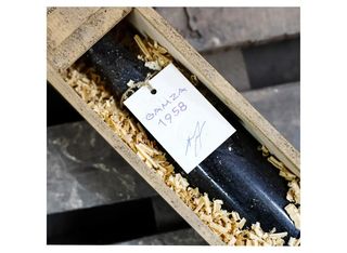 \Сухиндол\" Гъмза Реколта 1958Г Червено Вино 0.75Л  + Кутия"