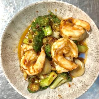 Capesante e gamberi saltati con broccolo XO