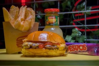 Menú burger: burger + patatas + zumo + chocolatina