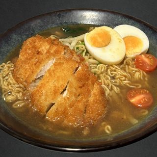 8.Ramen con pollo crujiente 