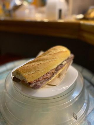 Bocadillo pepito de ternera