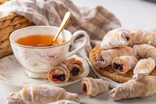 Biscuiți  Cornulețe cu vișină