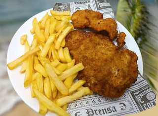 Escalope de pollo con patatas fritas