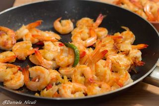 Tigaie picanta cu creveti si scoici