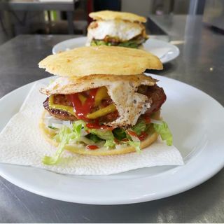 Arepa Más Que Perritos